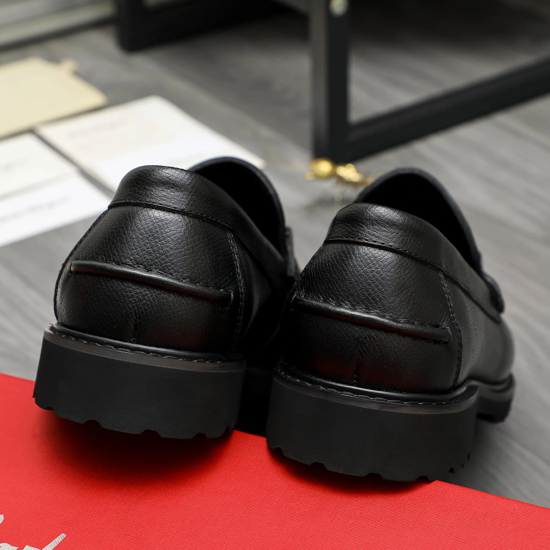Men's shoes 💰442 Product trademark: Ferragamo "Ferragamo" business formal leather shoes Regular size: 38-46 (45.46 is custom-made and non-returnable) Product materials: Selected pebbled cowhide upper, cowhide lining, non-slip rubber outsole